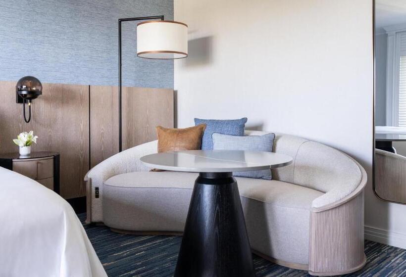 Номер Стандарт Вид на Гольф, The Ritz Carlton Dallas, Las Colinas