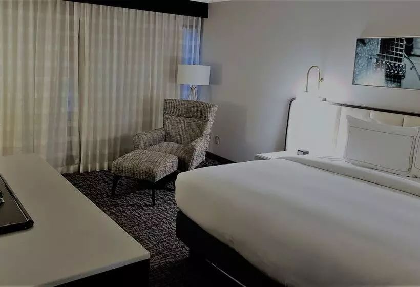 اتاق استاندارد با تخت بزرگ برای معلولان, Doubletree By Hilton Hotel Austin Northwest Arboretum