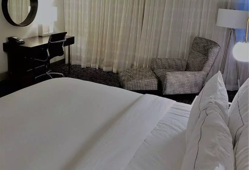 اتاق استاندارد با تخت بزرگ برای معلولان, Doubletree By Hilton Hotel Austin Northwest Arboretum