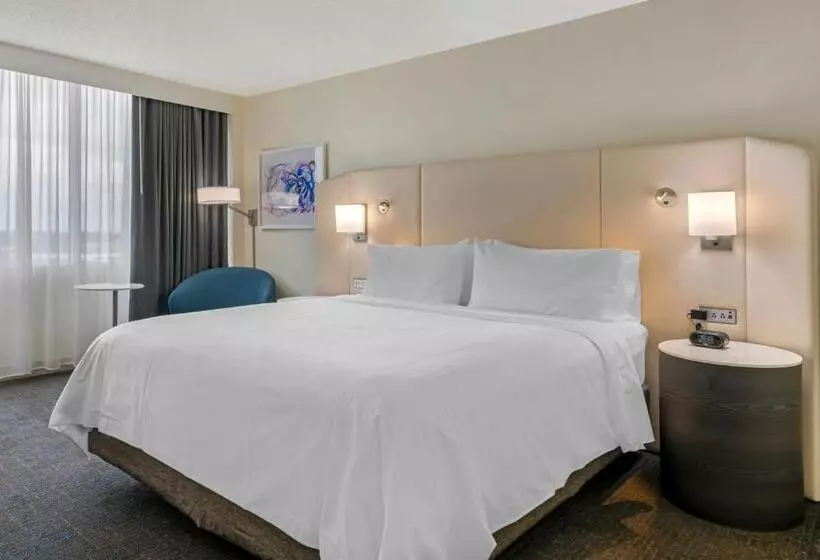 キングサイズベッドのスタンダードルーム, Delta Hotels By Marriott West Palm Beach
