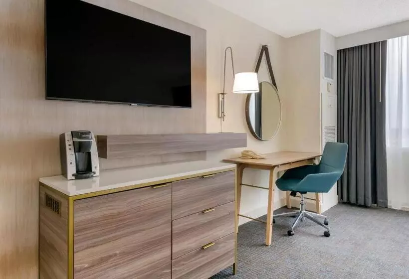 キングサイズベッドのスタンダードルーム, Delta Hotels By Marriott West Palm Beach