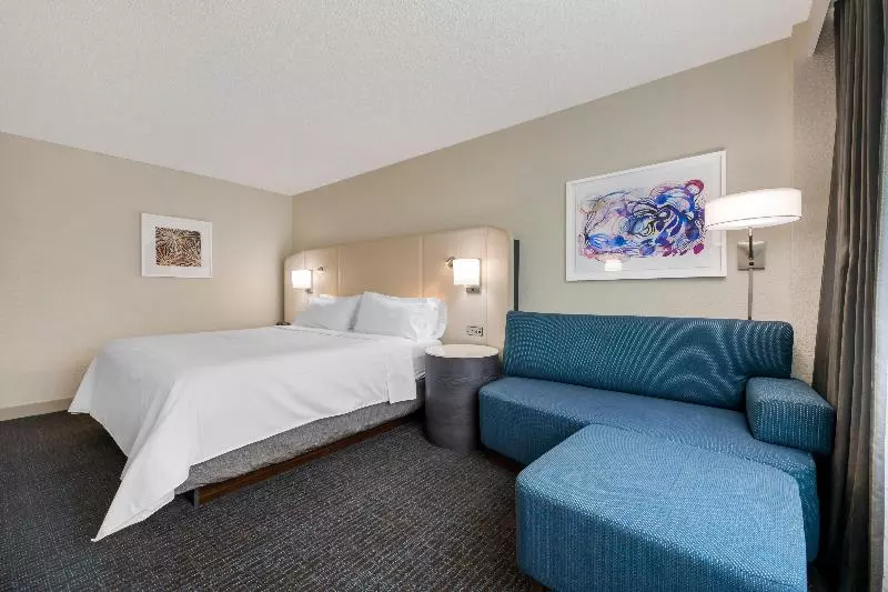 キングサイズベッドのスタンダードルーム, Delta Hotels By Marriott West Palm Beach