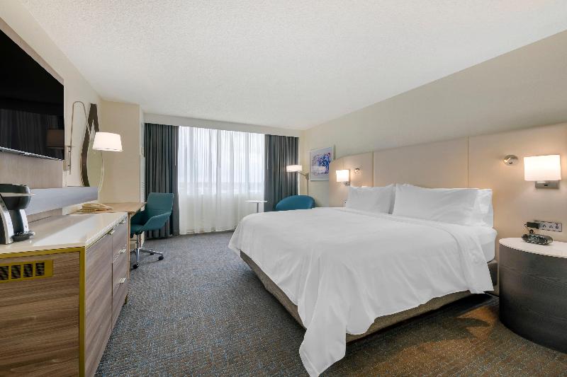 غرفة قياسية سرير كينج, Delta Hotels By Marriott West Palm Beach