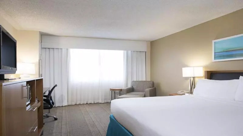 キングサイズベッドのスタンダードルーム, Delta Hotels By Marriott West Palm Beach