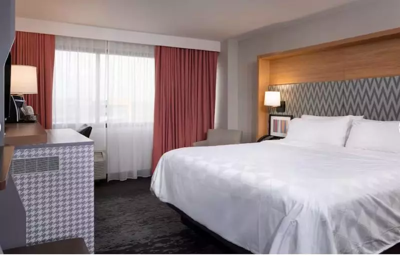 キングサイズベッドのスタンダードルーム, Holiday Inn Washington College Pk I 95