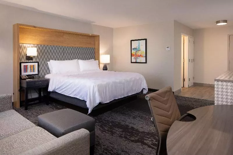 キングサイズベッドのスタンダードルーム, Holiday Inn Washington College Pk I 95