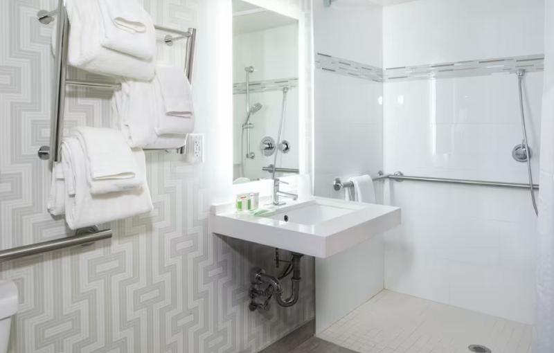 Номер Стандарт Кровать Кинг Адаптированный для Инвалидов, Holiday Inn Washington College Pk I 95