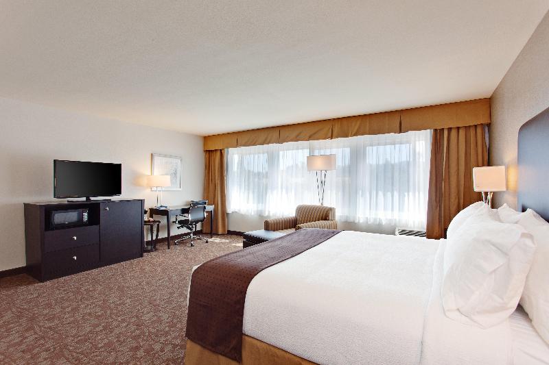 キングサイズベッドのスタンダードルーム, Holiday Inn West Covina, An Ihg