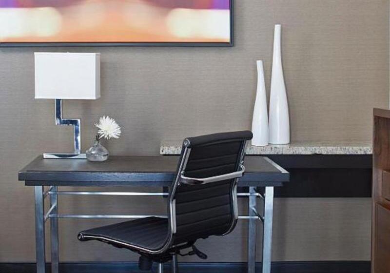 Номер Клуб, Hyatt Regency Atlanta