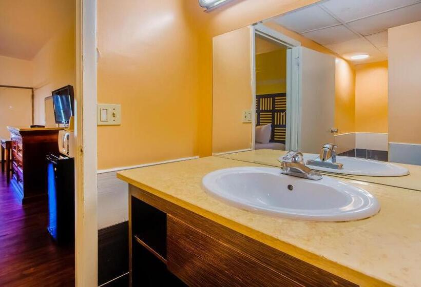 غرفه قياسيه سريرين مزدوجين, M Morgantown   Wvu Area