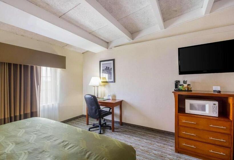 Люкс Кровать Кинг, Quality Inn & Suites Kansas City   Independence I 70 East