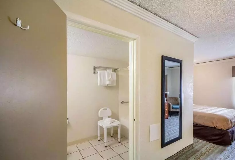 身障者適用スタンダードルーム, Quality Inn & Suites Kansas City   Independence I 70 East