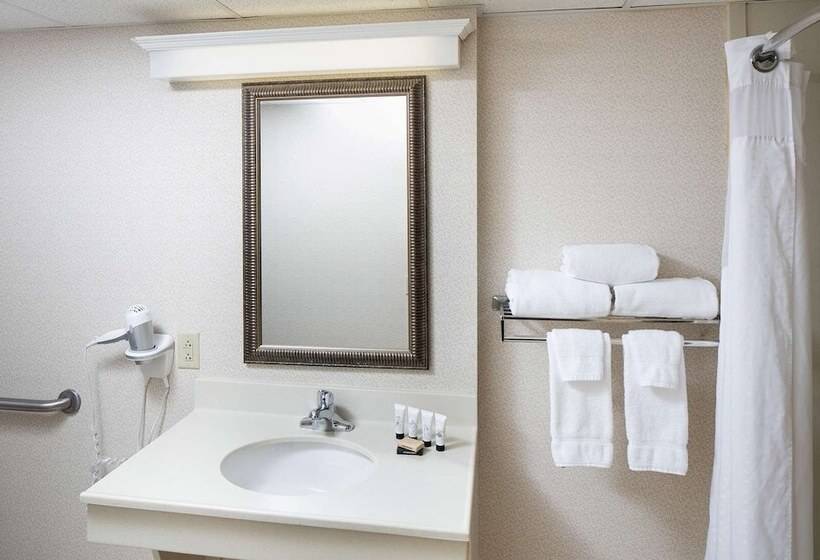 주니어 스위트, Red Lion Hotel Harrisburg Hershey