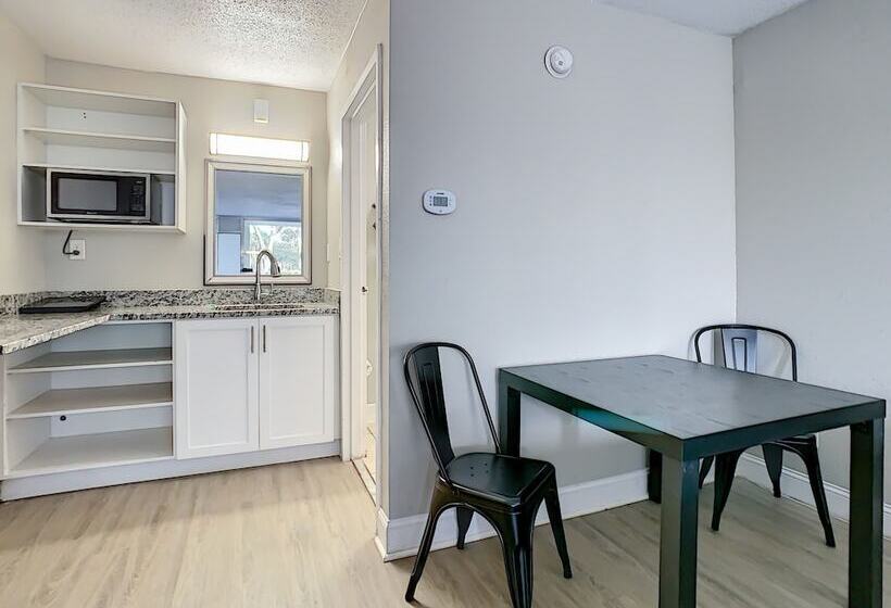 جناح, Stayable Lakeland