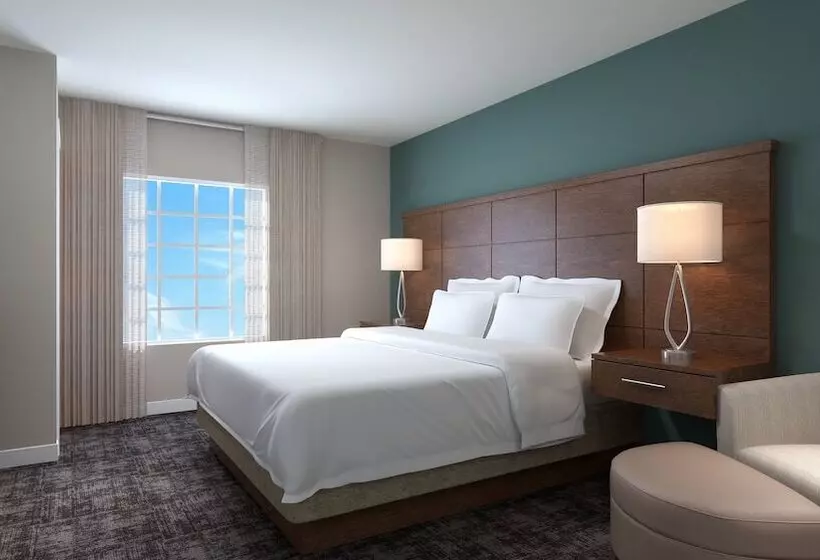 キングサイズベッドのスイートルーム, Staybridge Suites   Columbus   Worthington, An Ihg