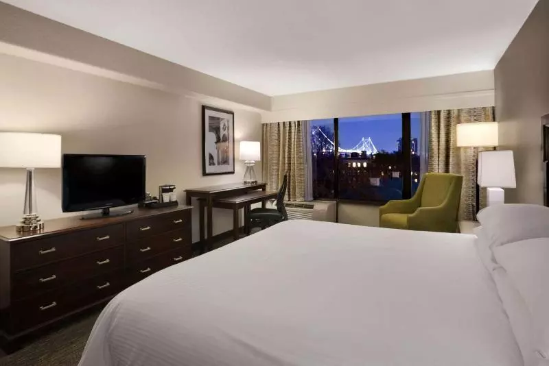 اتاق استاندارد با تخت بزرگ, Wyndham Philadelphia Historic District