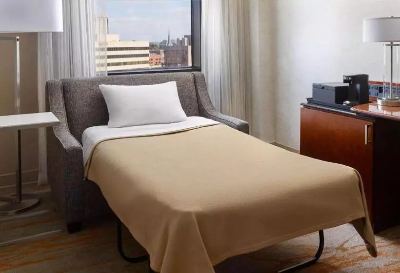 キングサイズベッドのスタンダードルーム, Chattanooga Marriott Downtown
