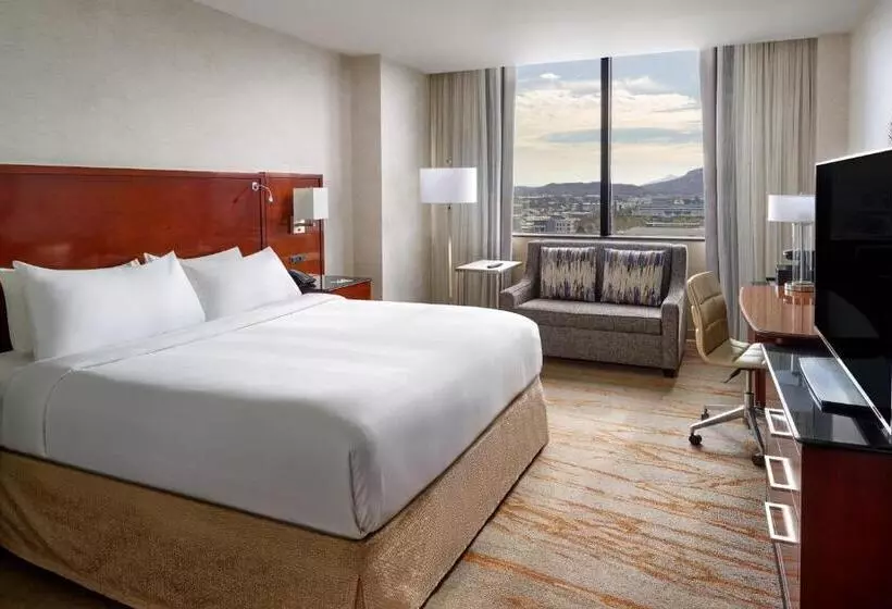 キングサイズベッドのスタンダードルーム, Chattanooga Marriott Downtown