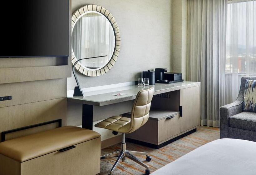 اتاق استاندارد با تخت بزرگ, Chattanooga Marriott Downtown