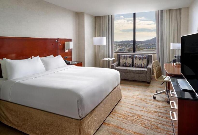 Chambre Standard Lit King Size Adaptée aux Personnes à Mobilité Réduite, Chattanooga Marriott Downtown