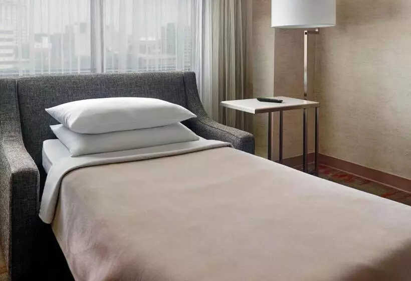 キングサイズベッドのスタンダードルーム, Chattanooga Marriott Downtown