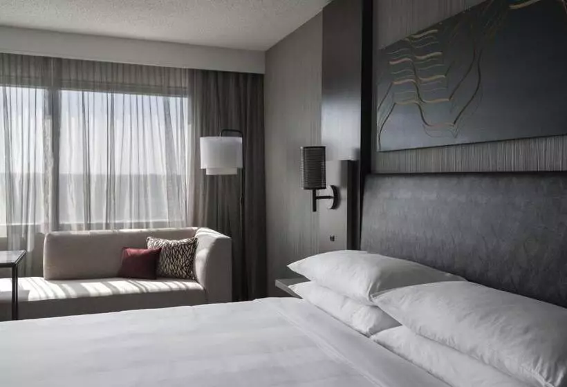 اتاق استاندارد با تخت بزرگ, Chicago Marriott Schaumburg