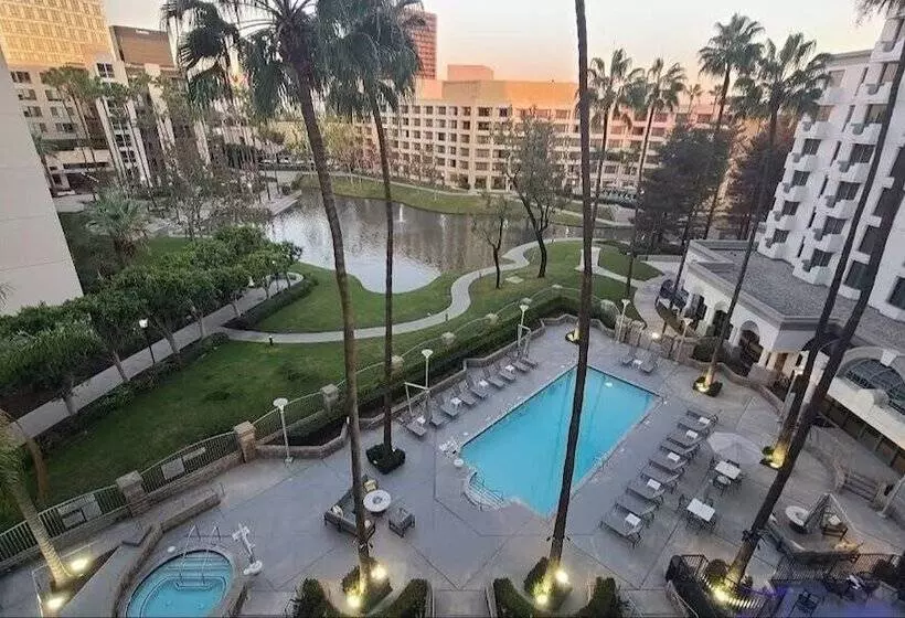 سوییت, Costa Mesa Marriott