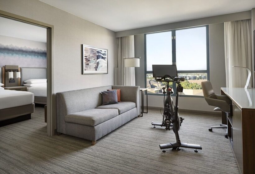 جناح, Costa Mesa Marriott