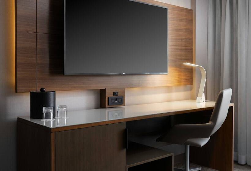 جناح, Costa Mesa Marriott