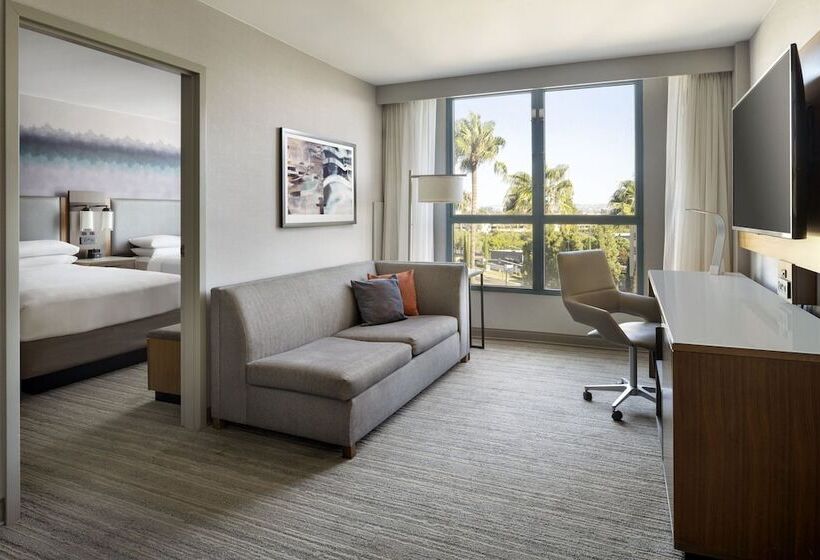 جناح, Costa Mesa Marriott