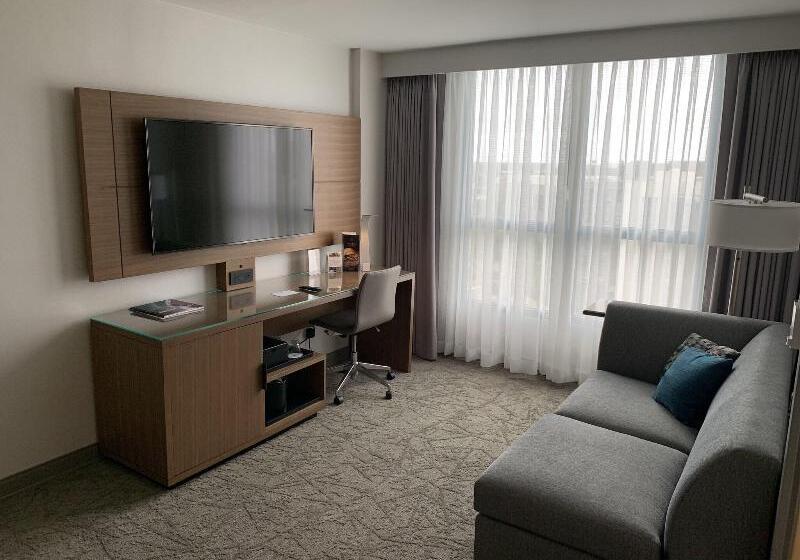 جناح, Costa Mesa Marriott