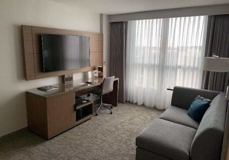 سوئیت با تخت بزرگ, Costa Mesa Marriott