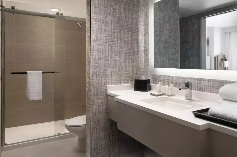 سوئیت با تخت بزرگ, Costa Mesa Marriott