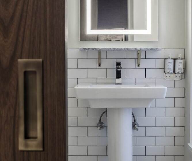 标准间带双人床, Found Hotel Boston Common