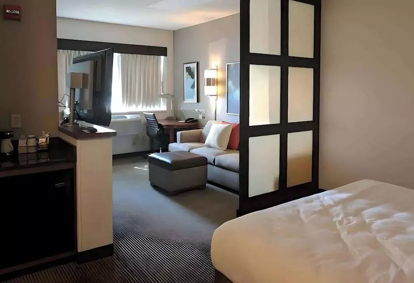 سوئیت برای معلولان, Comfort Suites Milwaukee West