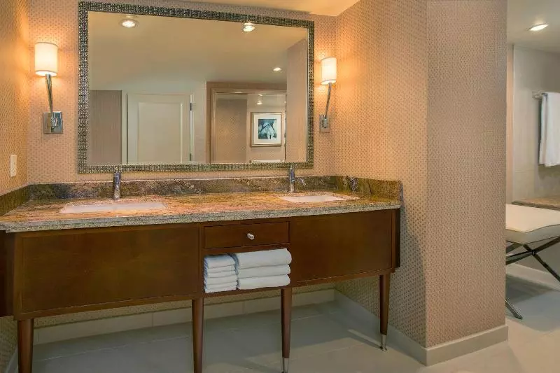 اتاق استاندارد با تخت بزرگ برای معلولان, Jw Marriott Washington, Dc