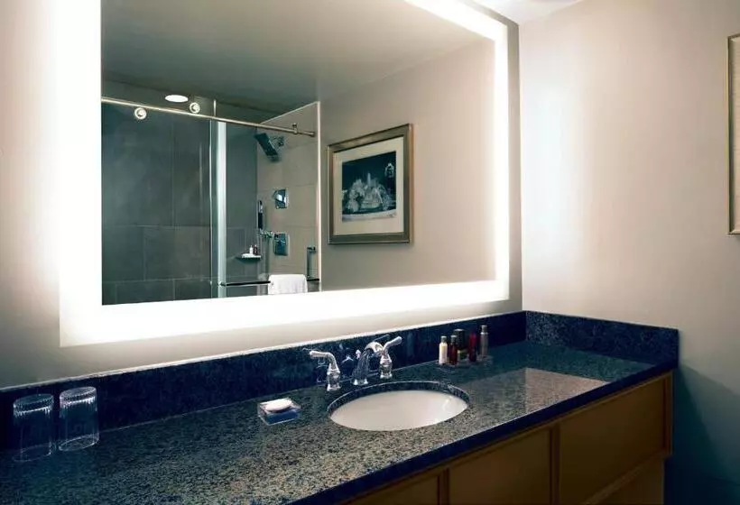 اتاق لوکس, Kansas City Marriott Country Club Plaza