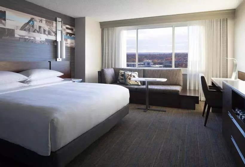 اتاق لوکس, Kansas City Marriott Country Club Plaza