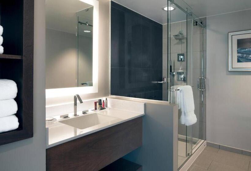 带大床的行政房间, Kansas City Marriott Country Club Plaza