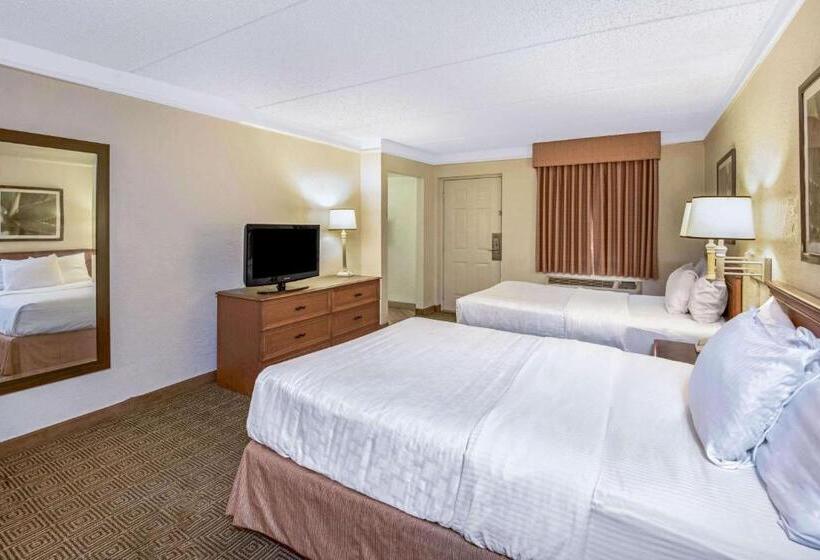 Deluxe Room, La Quinta Inn By Wyndham San Antonio I35 N At Rittiman Rd