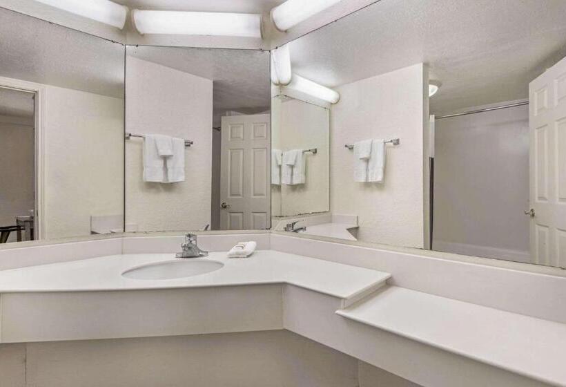 Deluxe Room Adapted for people with reduced mobility, La Quinta Inn By Wyndham San Antonio I35 N At Rittiman Rd