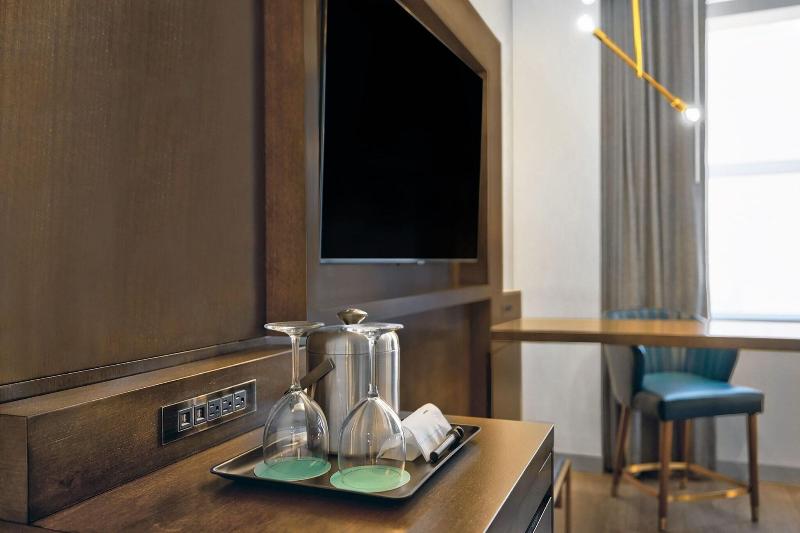 اتاق استاندارد با تخت بزرگ, Le Meridien St. Louis Downtown