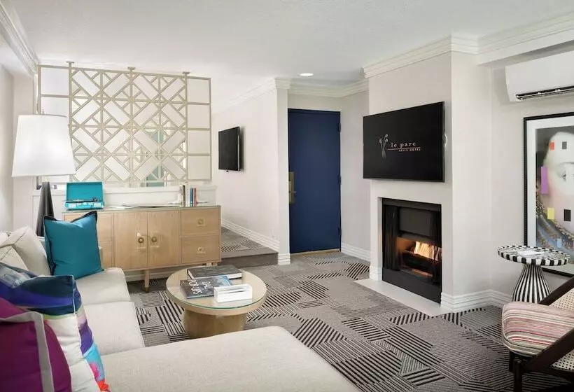 سوئیت پریمیوم, Le Parc At Melrose
