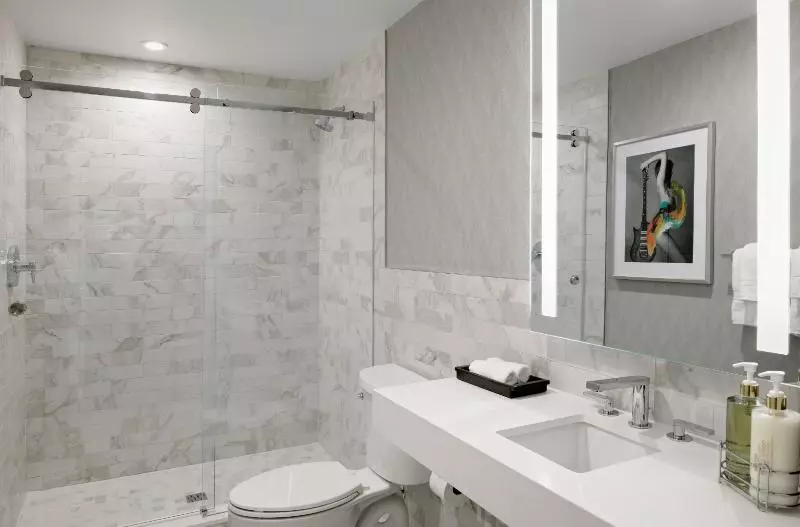 Deluxe Suite King Bed, Le Parc At Melrose