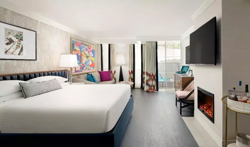 Deluxe Suite King Bed, Le Parc At Melrose