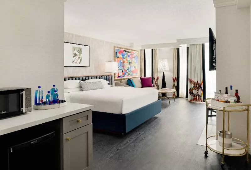 Deluxe Suite King Bed, Le Parc At Melrose