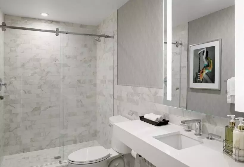سوئیت پریمیوم, Le Parc At Melrose