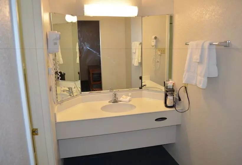 ２ダブルベッドのスタンダードルーム, Magnuson Hotel Texarkana
