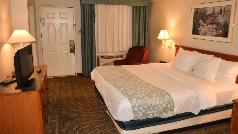 キングサイズベッドのスタンダードルーム, Magnuson Hotel Texarkana