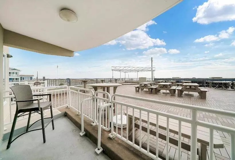 オーシャンビュースタンダードルームテラス付き, Montreal Beach Resort